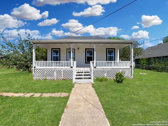 Backyard, Exterior, Facade, Cape Cod