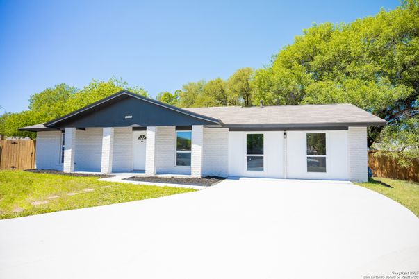 Backyard, Exterior, Facade, Ranch