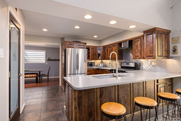 Dining room, Interior, Kitchen, Recessed Lighting, Stainless Steel Appliances