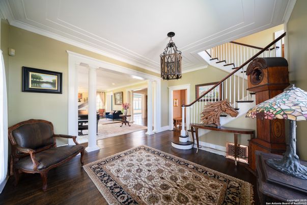 Interior, Pendant Lights, Recessed Lighting, Wood Texture Flooring
