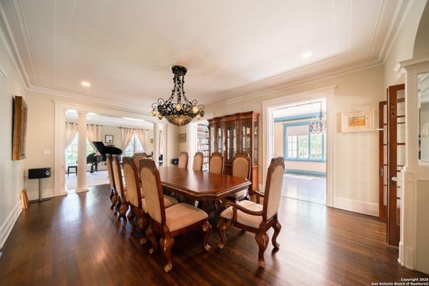 Chandelier, Dining room, Interior, Pendant Lights, Piano, Recessed Lighting, Wood Texture Flooring
