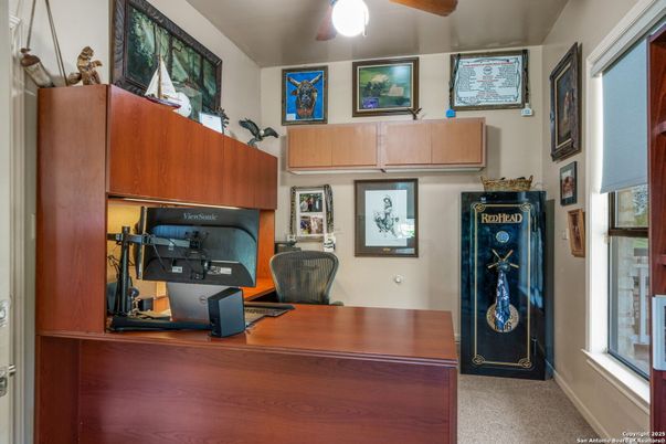 Home Office, Interior