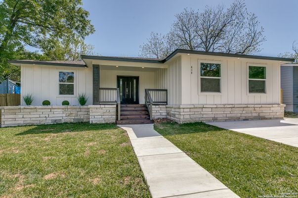 Backyard, Exterior, Facade, Ranch