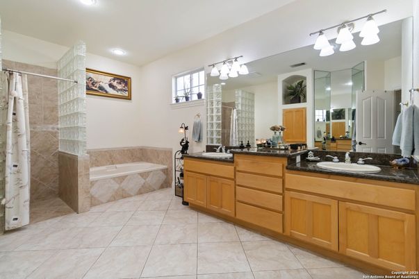 Bathroom, Dual Sink Vanities, Interior, Recessed Lighting