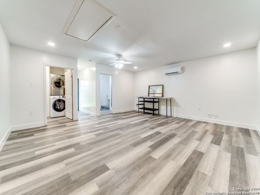 Interior, Recessed Lighting, Washer, Wood Texture Flooring