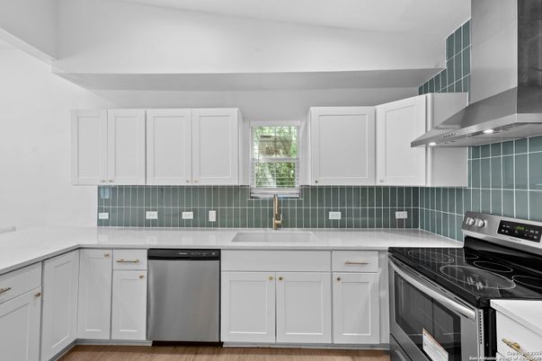 Interior, Kitchen, Stainless Steel Appliances, Wood Texture Flooring