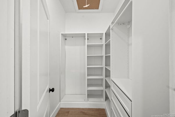 Interior, Walk-in Closets, Wood Texture Flooring