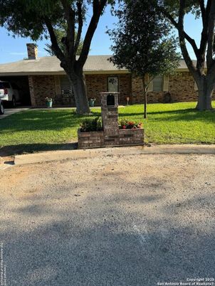 Exterior, Facade, Brick Facade, Ranch