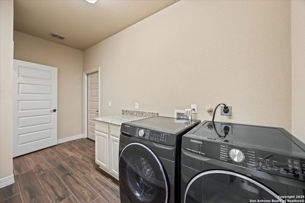 Interior, Washer, Wood Texture Flooring