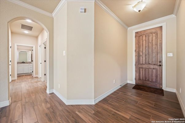 Interior, Recessed Lighting, Wood Texture Flooring