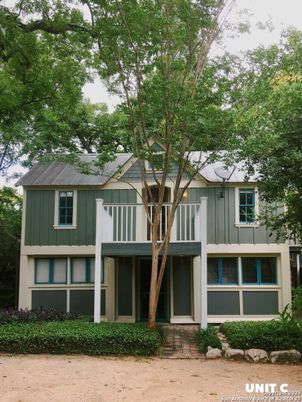Exterior, Facade, Raised Ranch