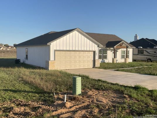Attached, Exterior, Facade, Farmhouse