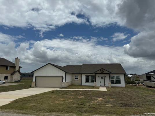 Attached, Exterior, Facade, Ranch