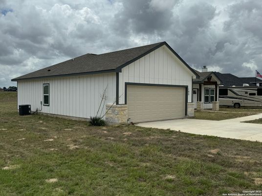Attached, Exterior, Facade, Farmhouse