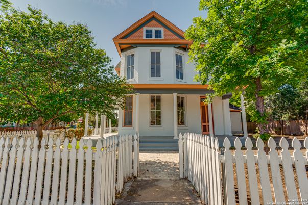 Exterior, Facade, Queen Anne Victorian
