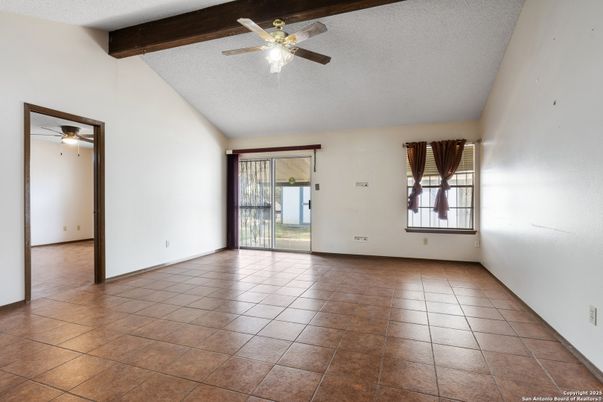 Empty room, Interior, Wooden Beams