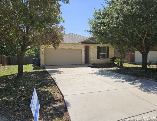 Attached, Exterior, Facade, Brick Facade, Ranch