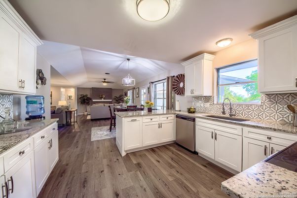 Dining room, Interior, Kitchen, Pendant Lights, Wood Texture Flooring