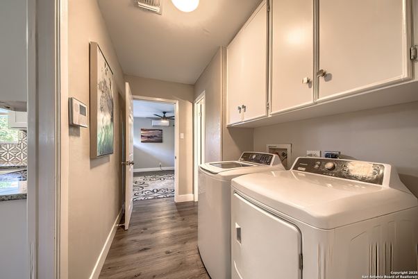 Interior, Washer, Wood Texture Flooring