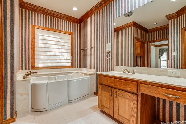 Bathroom, Interior, Recessed Lighting, Washer