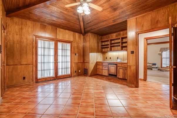 Empty room, Interior, Wooden Beams, Wooden Ceilings, Wooden Walls