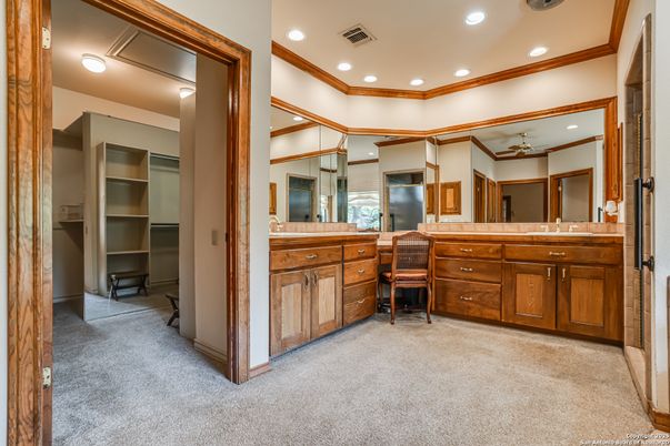 Bathroom, Dual Sink Vanities, Interior, Recessed Lighting