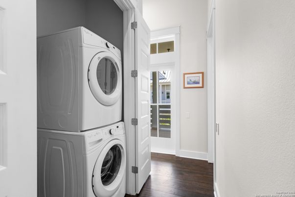 Interior, Utility Closets, Washer, Wood Texture Flooring