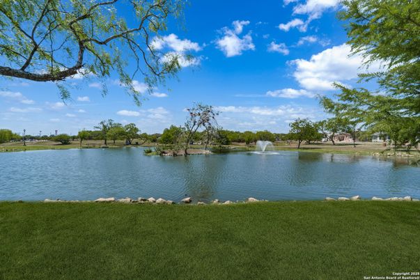 Exterior, Lake