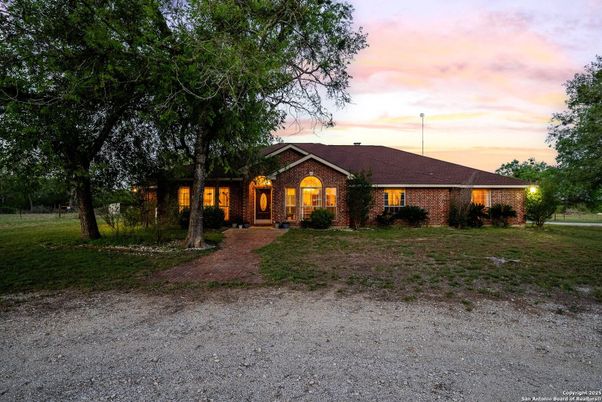 Exterior, Facade, Brick Facade, Ranch