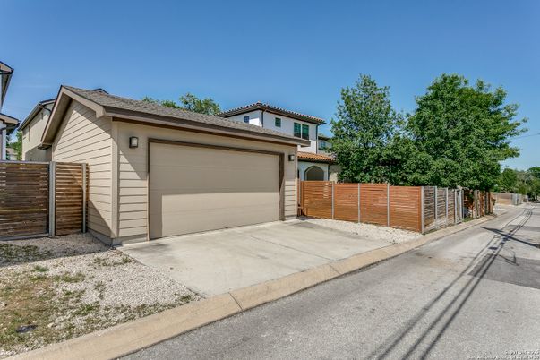 Detached Garage, Exterior