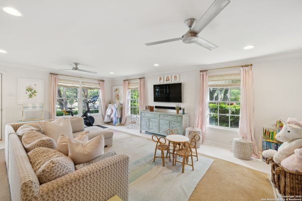 Dining room, Interior, Living room, Recessed Lighting