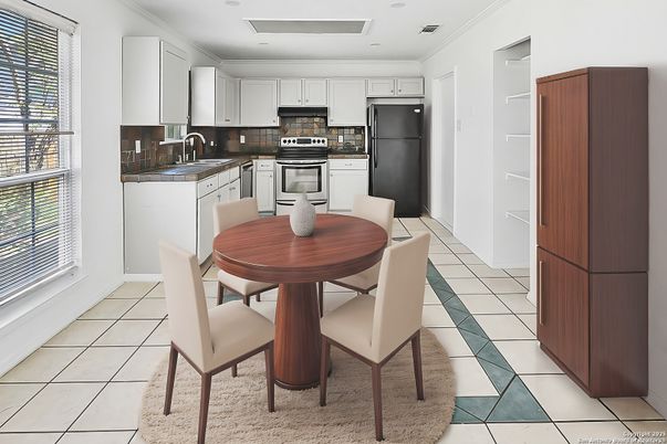 Dining room, Interior, Kitchen, Recessed Lighting, Stainless Steel Appliances