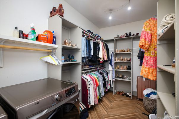 Interior, Walk-in Closets, Wood Texture Flooring