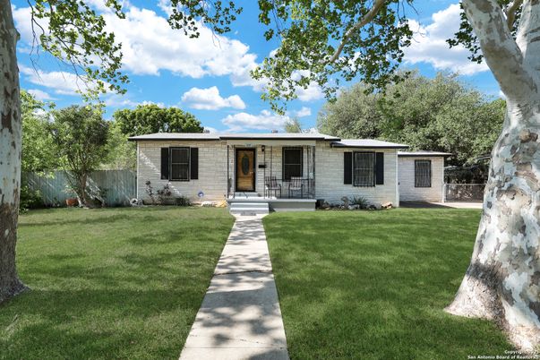 Backyard, Exterior, Facade, Ranch
