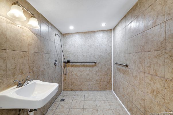 Bathroom, Interior, Recessed Lighting