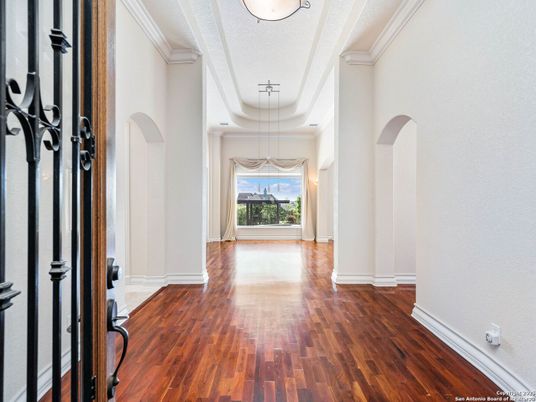 Interior, Pendant Lights, Wood Texture Flooring