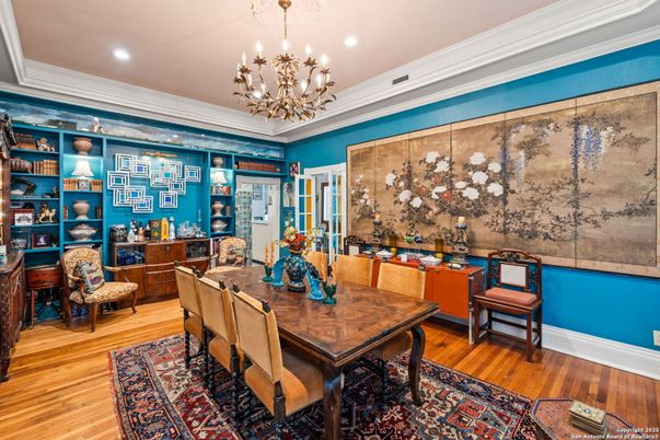 Chandelier, Dining room, Interior, Recessed Lighting, Wood Texture Flooring