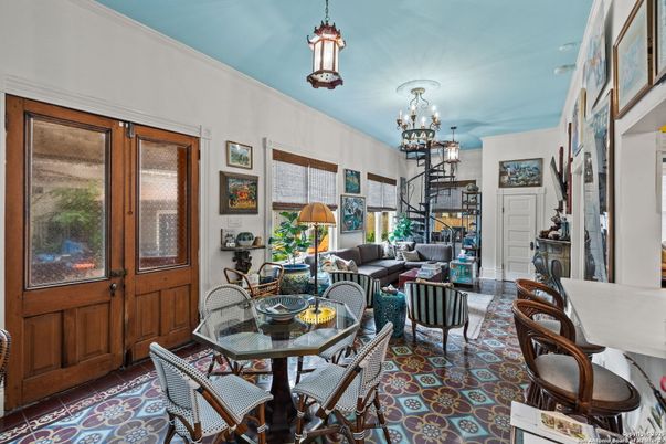 Chandelier, Dining room, Interior, Living room, Pendant Lights