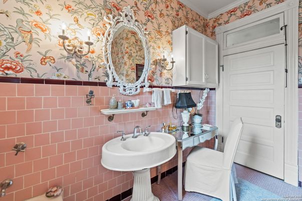 Bathroom, Interior