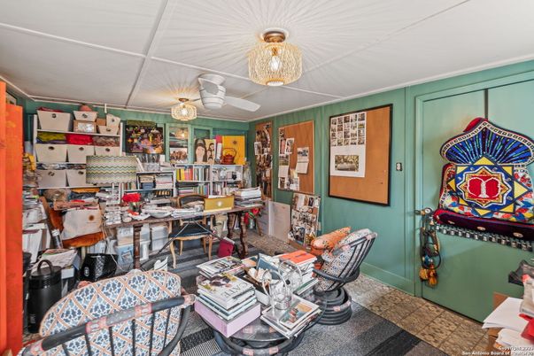 Home Office, Interior