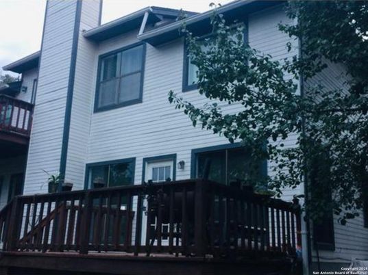 Exterior, Facade, Rowhouse