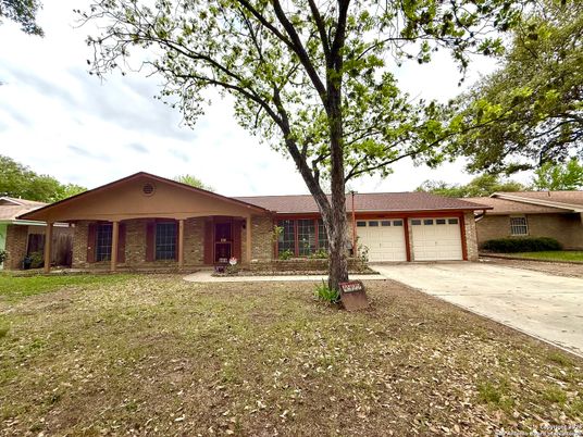 Attached, Backyard, Exterior, Facade, Brick Facade, Ranch