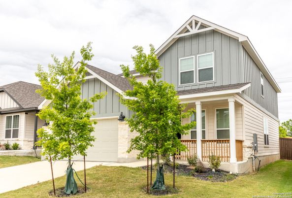 Attached, Exterior, Facade, Farmhouse