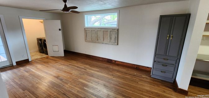 Empty room, Interior, Washer, Wood Texture Flooring