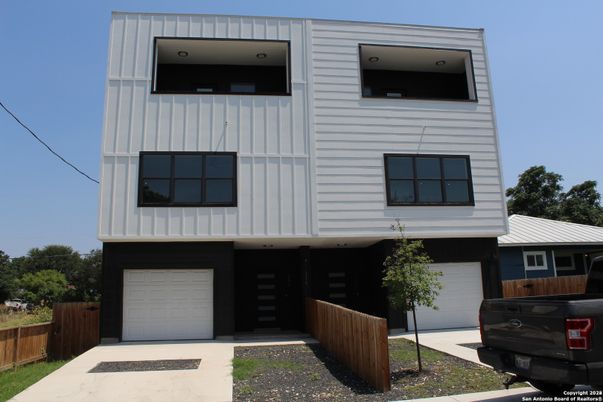 Attached, Exterior, Facade, Rowhouse