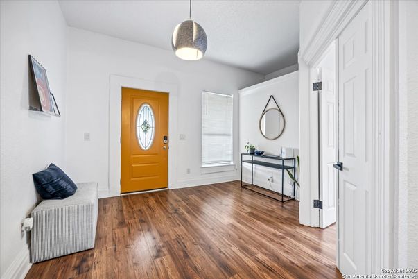Interior, Pendant Lights, Wood Texture Flooring