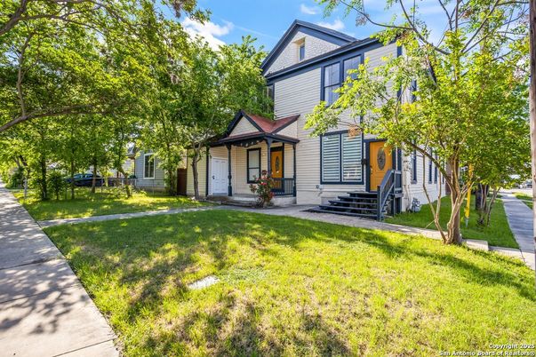 Backyard, Exterior, Facade, Queen Anne Victorian
