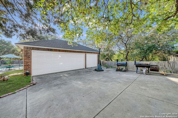 Detached Garage, Exterior