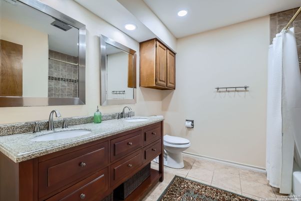 Bathroom, Dual Sink Vanities, Interior, Recessed Lighting