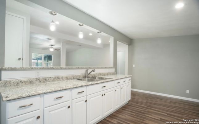 Interior, Pendant Lights, Recessed Lighting, Wood Texture Flooring